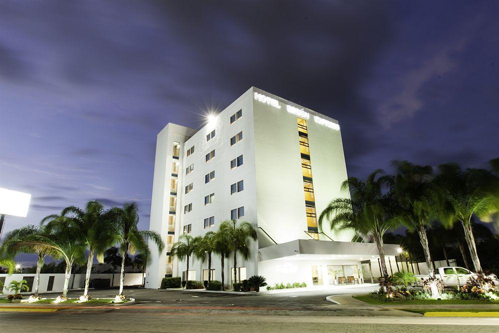 Mision Express Monterrey Aeropuerto La Fe Hotel Apodaca Buitenkant foto